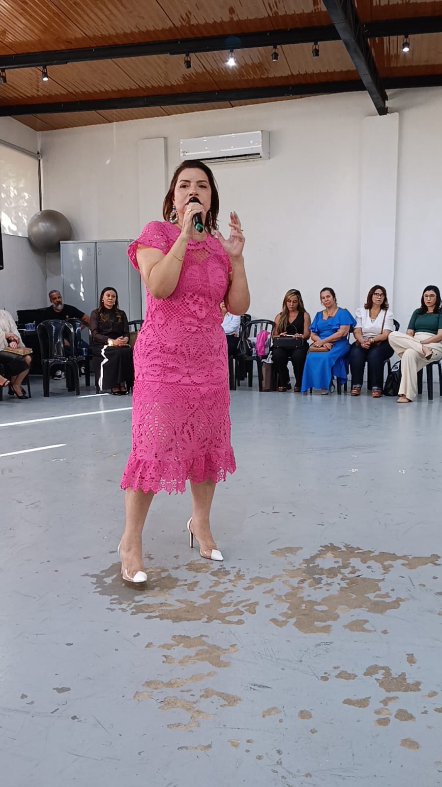 Márcia Mello em Adoração e Mensagem
